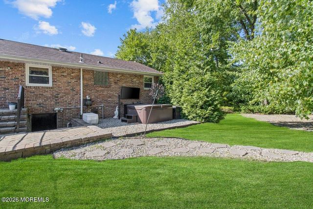 687 Hopping Road, Belford, NJ 07718