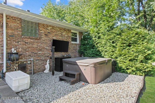 687 Hopping Road, Belford, NJ 07718
