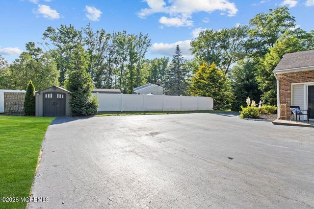 687 Hopping Road, Belford, NJ 07718