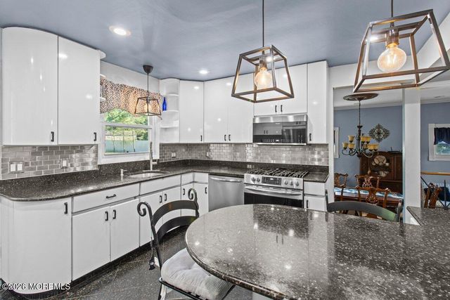 687 Hopping Road, Belford, NJ 07718