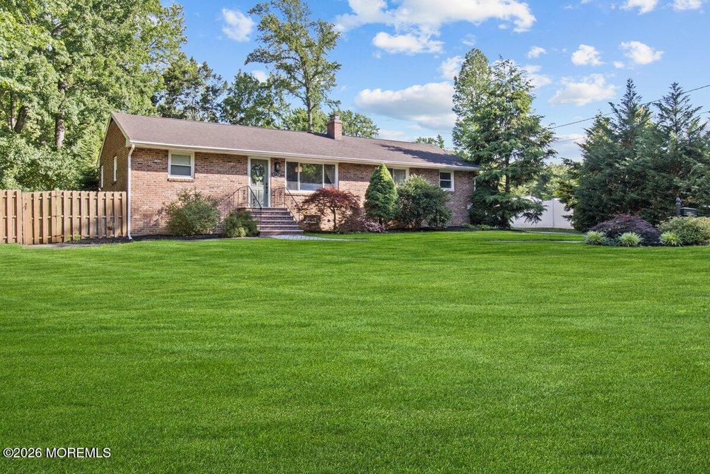 687 Hopping Road, Belford, NJ 07718