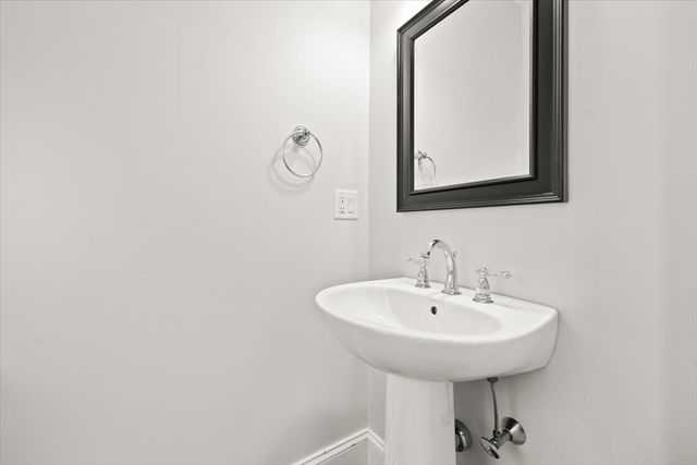 20 Dalby St 20, Newton, MA 02458