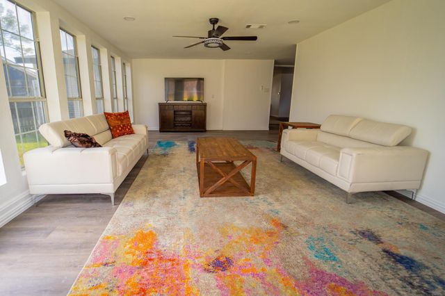 904 Dee Lane, Bedford, TX 76022