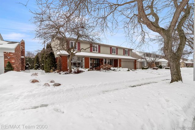741 Briarcliff Drive, Grosse Pointe, MI 48236
