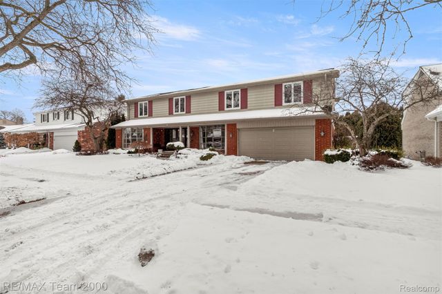 741 Briarcliff Drive, Grosse Pointe, MI 48236