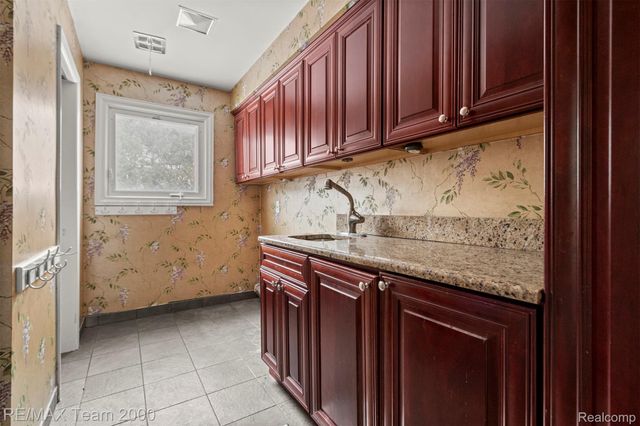 741 Briarcliff Drive, Grosse Pointe, MI 48236