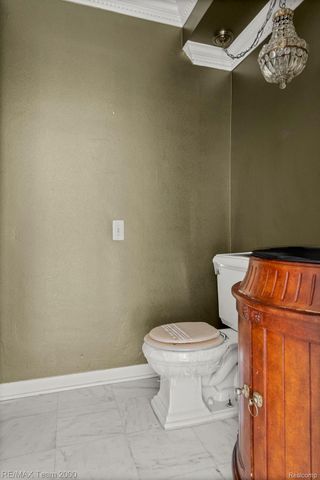 741 Briarcliff Drive, Grosse Pointe, MI 48236