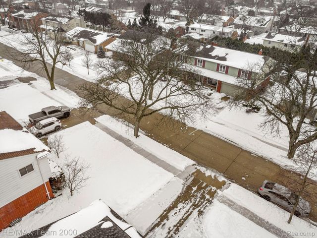 741 Briarcliff Drive, Grosse Pointe, MI 48236