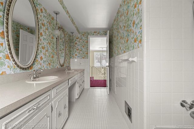 741 Briarcliff Drive, Grosse Pointe, MI 48236