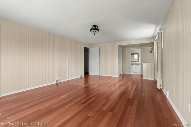 741 Briarcliff Drive, Grosse Pointe, MI 48236