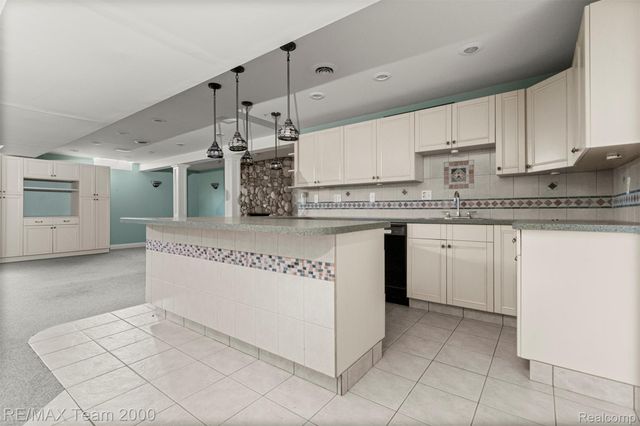 741 Briarcliff Drive, Grosse Pointe, MI 48236