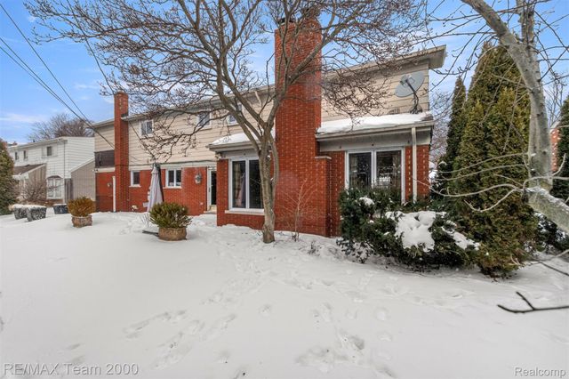 741 Briarcliff Drive, Grosse Pointe, MI 48236
