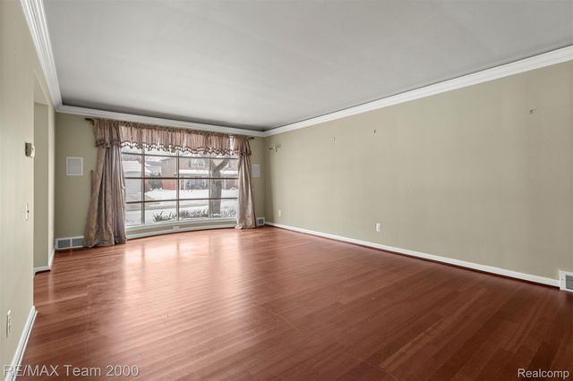 741 Briarcliff Drive, Grosse Pointe, MI 48236