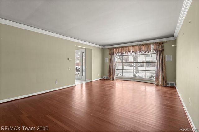 741 Briarcliff Drive, Grosse Pointe, MI 48236