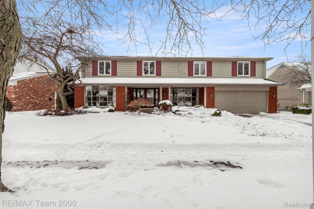 741 Briarcliff Drive, Grosse Pointe, MI 48236