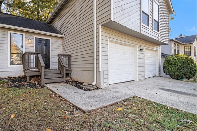 1169 Oaks Place, Stone Mountain, GA 30083