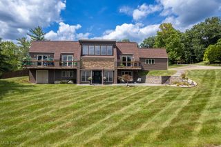 15 Oakmont Drive, Belpre, OH 45714