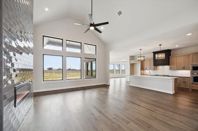 1031 Lake Breeze Drive, Waller, TX 77484