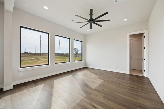 1031 Lake Breeze Drive, Waller, TX 77484