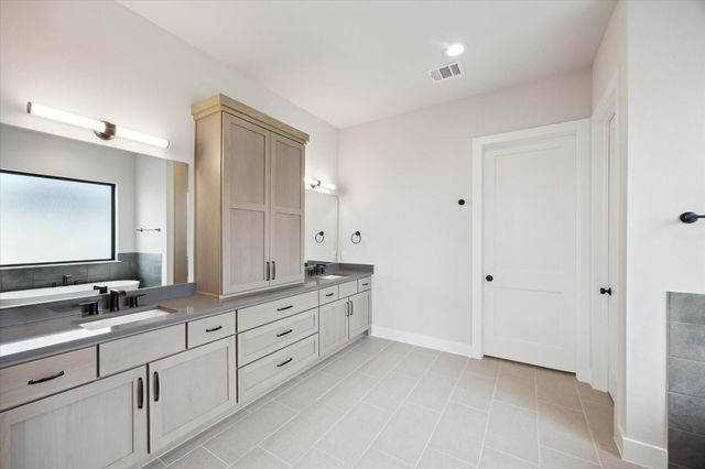 1031 Lake Breeze Drive, Waller, TX 77484