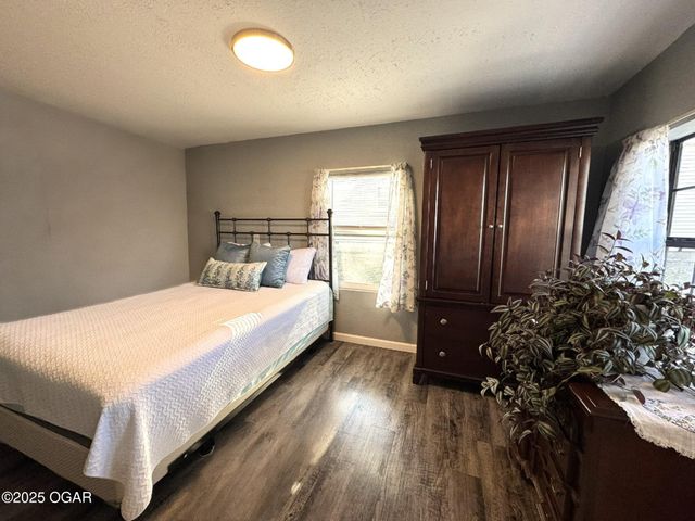 1203 4th Street Street, Monett, MO 65708