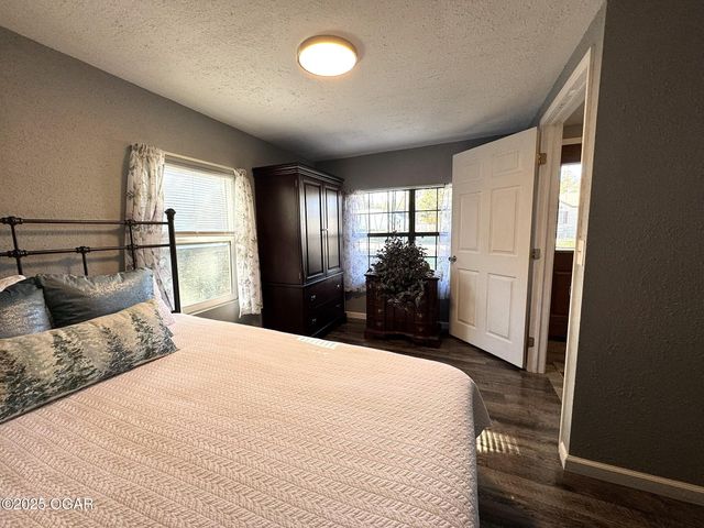 1203 4th Street Street, Monett, MO 65708