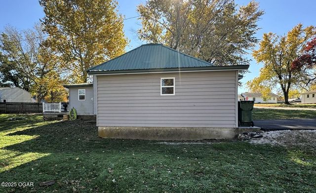 1203 4th Street Street, Monett, MO 65708