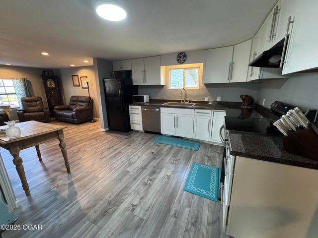 1203 4th Street Street, Monett, MO 65708