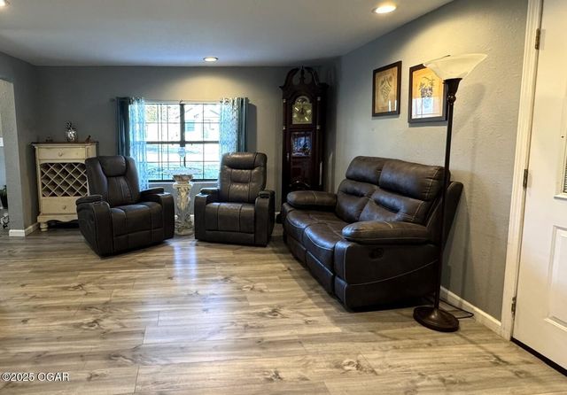 1203 4th Street Street, Monett, MO 65708