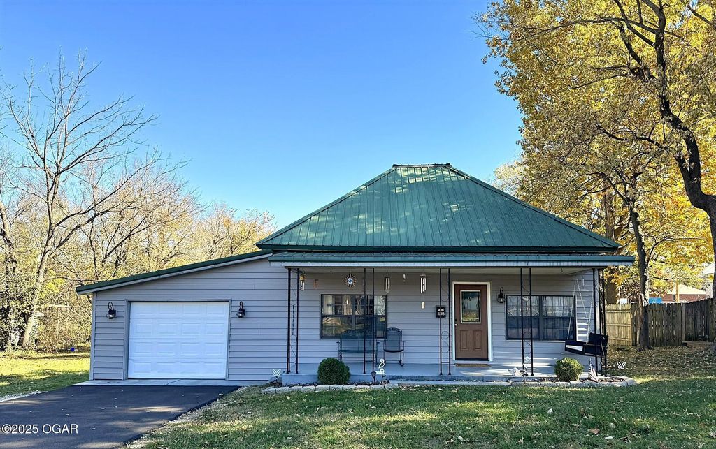 1203 4th Street Street, Monett, MO 65708