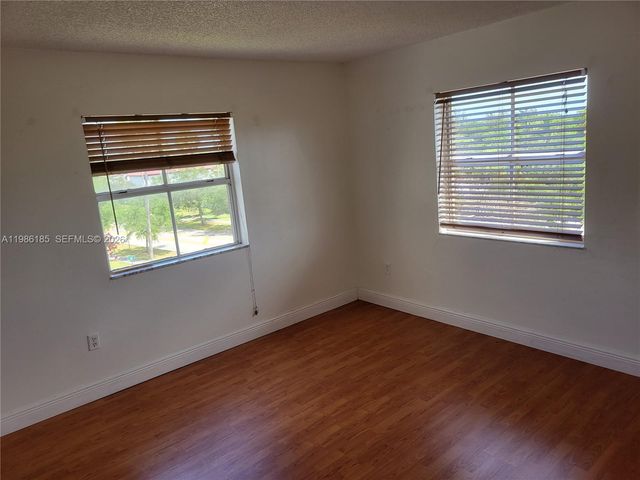 8260 SW 210th St 319, Cutler Bay, FL 33189