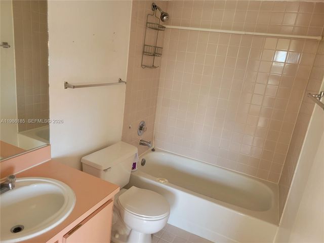 8260 SW 210th St 319, Cutler Bay, FL 33189