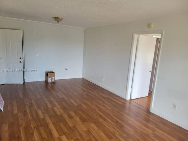 8260 SW 210th St 319, Cutler Bay, FL 33189