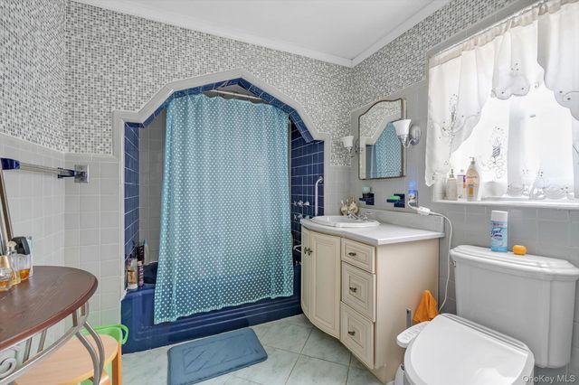 84-16 Charlecote Ridge, Jamaica Estates, NY 11432