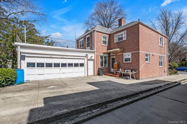 84-16 Charlecote Ridge, Jamaica Estates, NY 11432