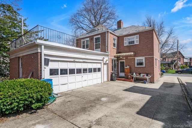 84-16 Charlecote Ridge, Jamaica Estates, NY 11432