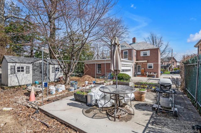 84-16 Charlecote Ridge, Jamaica Estates, NY 11432