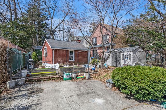 84-16 Charlecote Ridge, Jamaica Estates, NY 11432