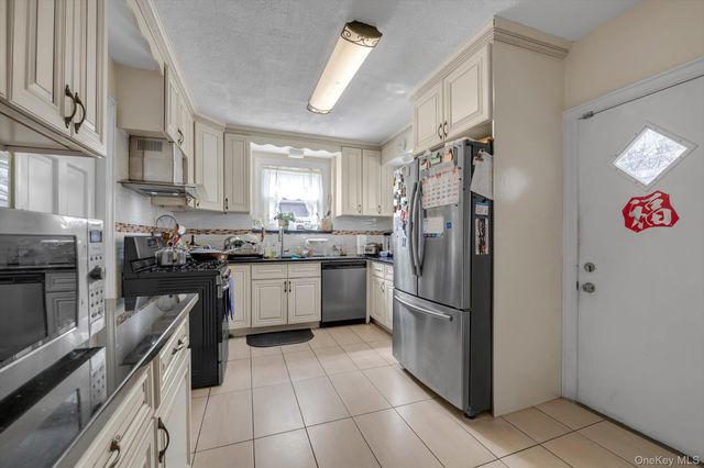 84-16 Charlecote Ridge, Jamaica Estates, NY 11432