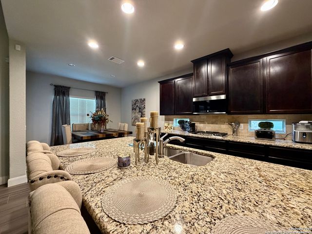 13211 Highland Woods, San Antonio, TX 78254