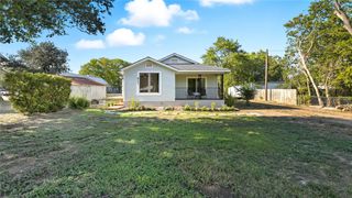 611 Qualls ST, Gonzales, TX 78629