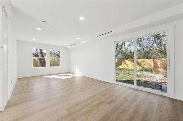 212 N Forrest Avenue, La Porte, TX 77571