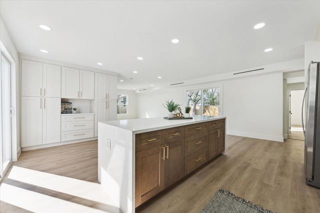 212 N Forrest Avenue, La Porte, TX 77571