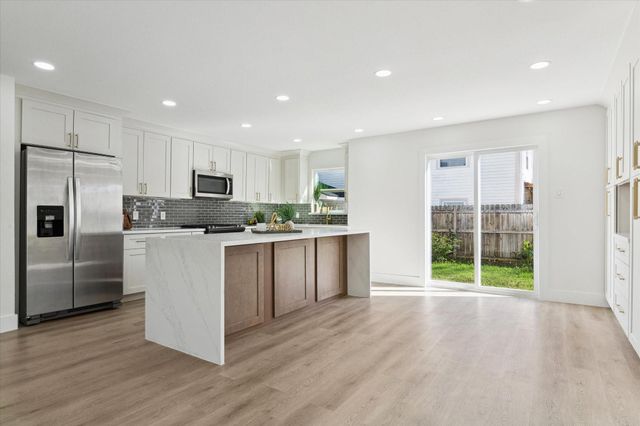 212 N Forrest Avenue, La Porte, TX 77571