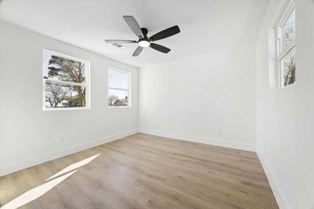 212 N Forrest Avenue, La Porte, TX 77571