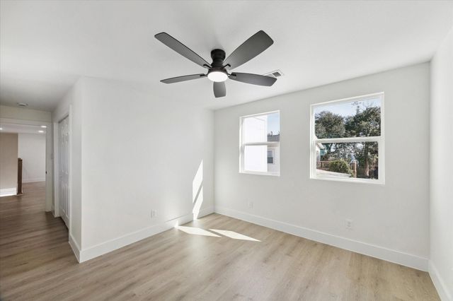 212 N Forrest Avenue, La Porte, TX 77571