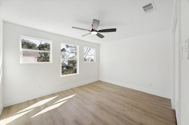 212 N Forrest Avenue, La Porte, TX 77571