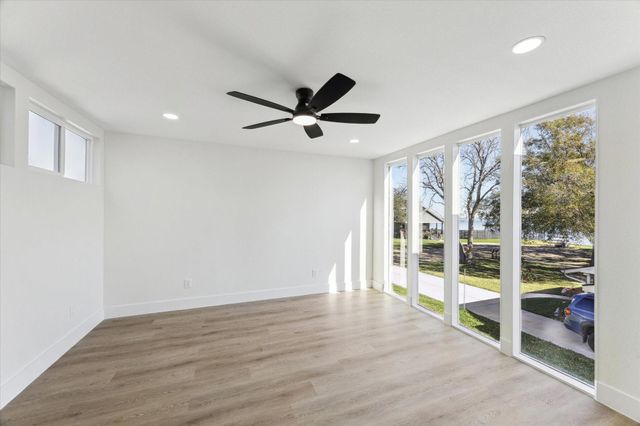 212 N Forrest Avenue, La Porte, TX 77571