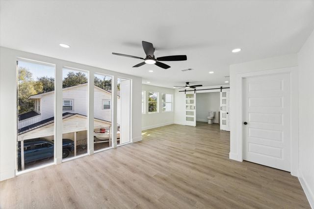 212 N Forrest Avenue, La Porte, TX 77571