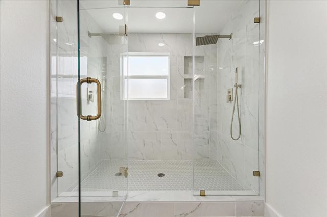 212 N Forrest Avenue, La Porte, TX 77571